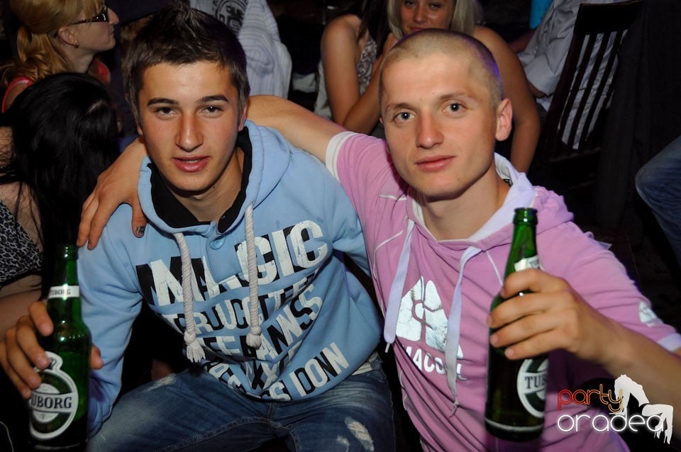 Miercuri seara în Club Escape, 