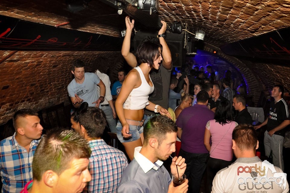 Miercuri seara în Club Escape, 