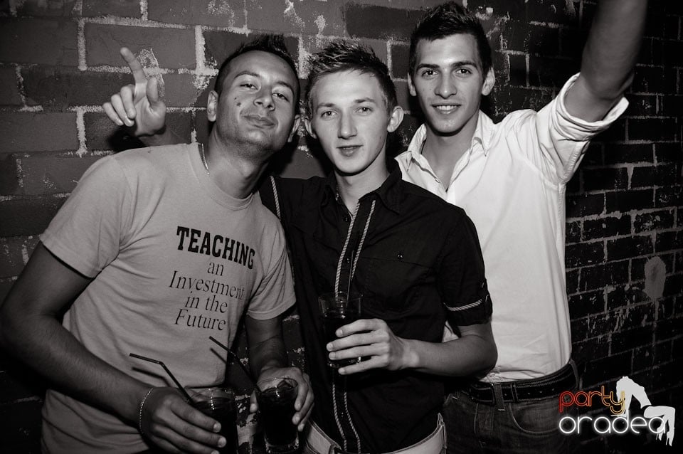 Miercuri seara în Club Escape, 