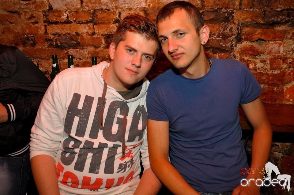 Miercuri seara în Club Escape, 