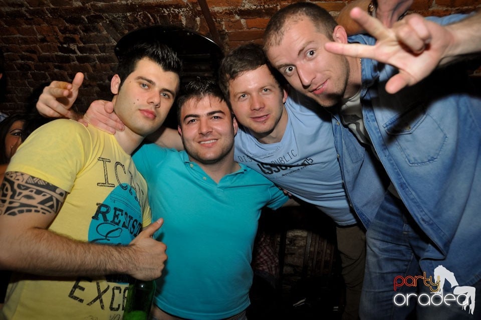 Miercuri seara în Club Escape, 