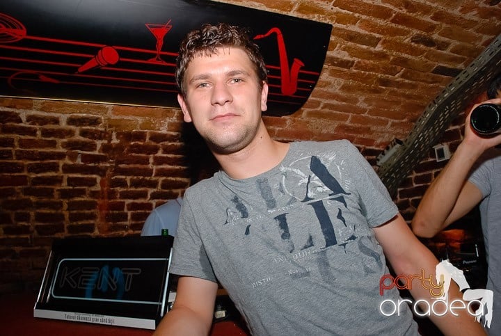 Miercuri seara în Club Escape, 