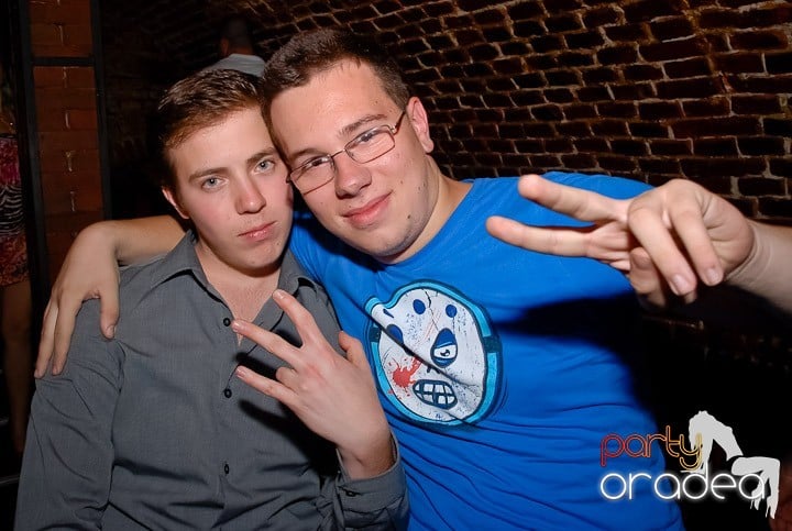 Miercuri seara în Club Escape, 