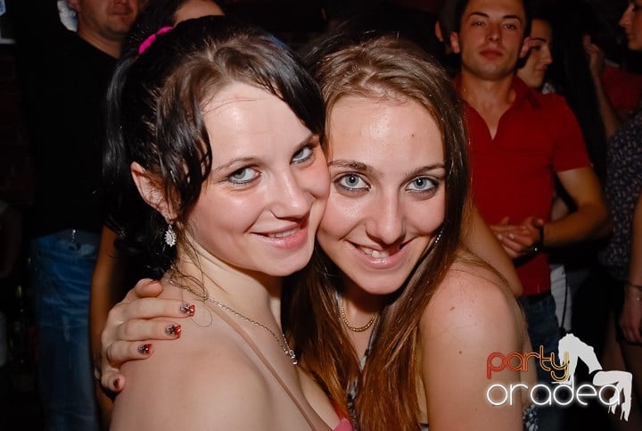 Miercuri seara în Club Escape, 