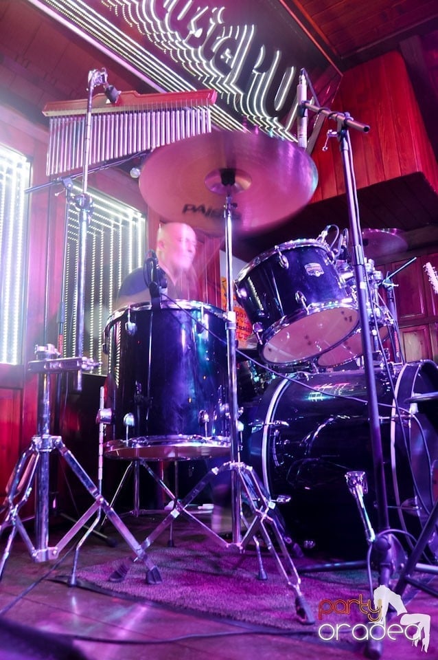 Mike Godoroja & Blue Spirit în Queen's, Queen's Music Pub