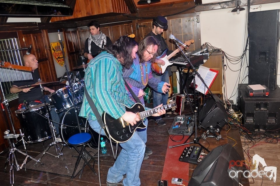 Mike Godoroja & Blue Spirit în Queen's, Queen's Music Pub