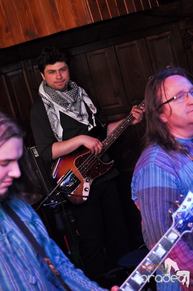 Mike Godoroja & Blue Spirit în Queen's, Queen's Music Pub
