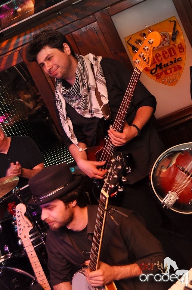 Mike Godoroja & Blue Spirit în Queen's, Queen's Music Pub