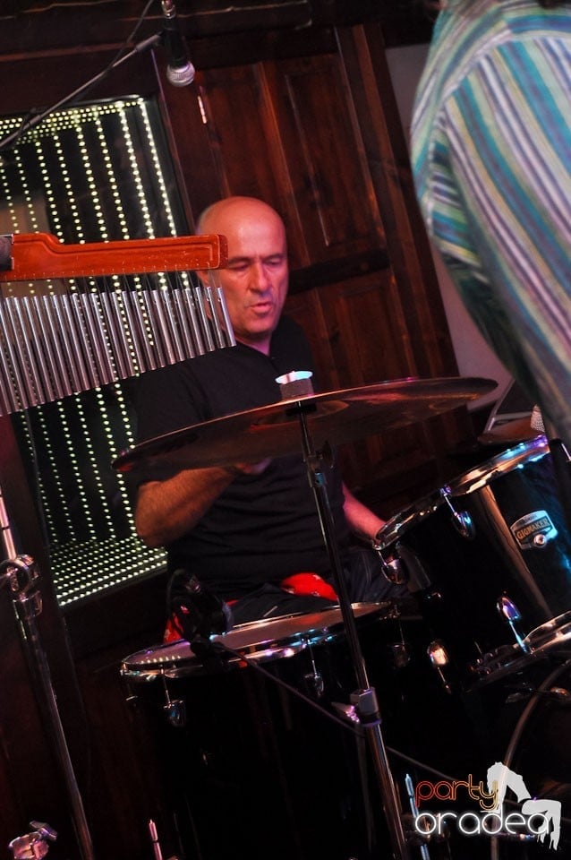 Mike Godoroja & Blue Spirit în Queen's, Queen's Music Pub