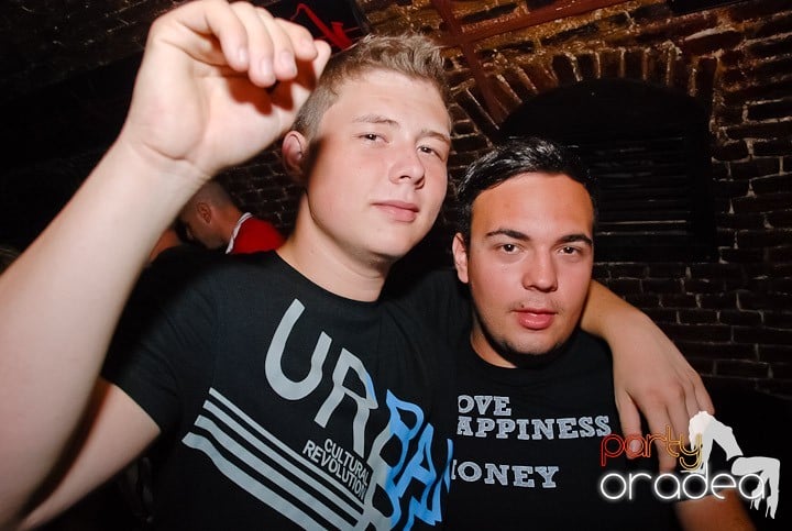 Multă adrenalină în Club Escape, 