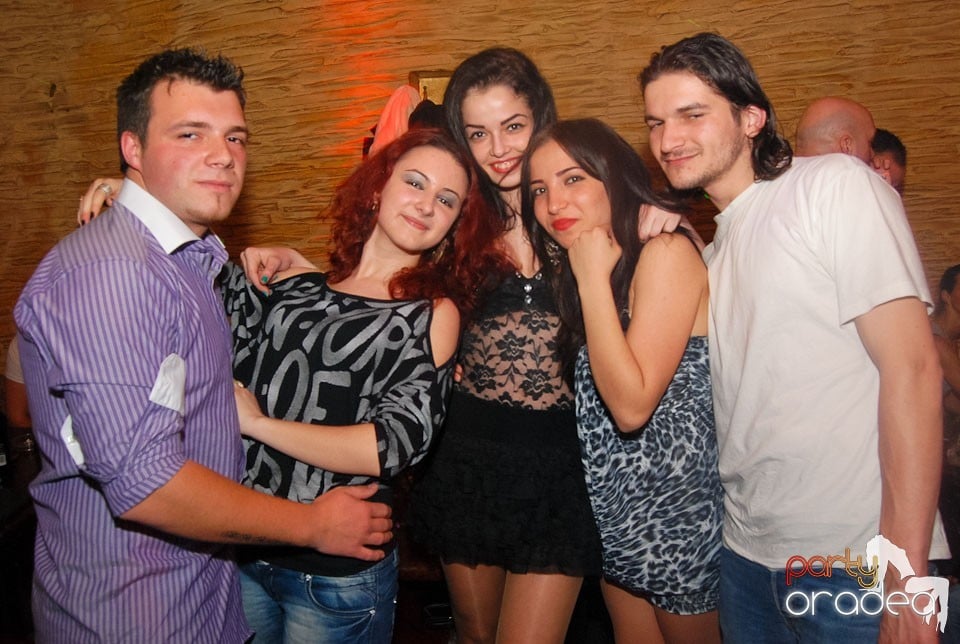 Muzică bună şi fete frumoase în Downtown, 