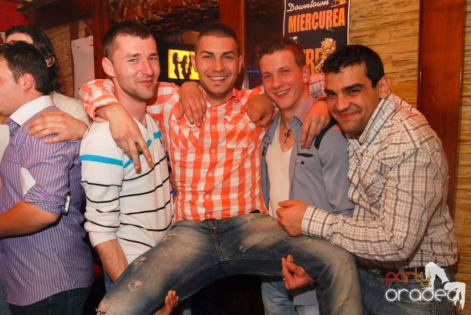 Muzică bună şi fete frumoase în Downtown, 