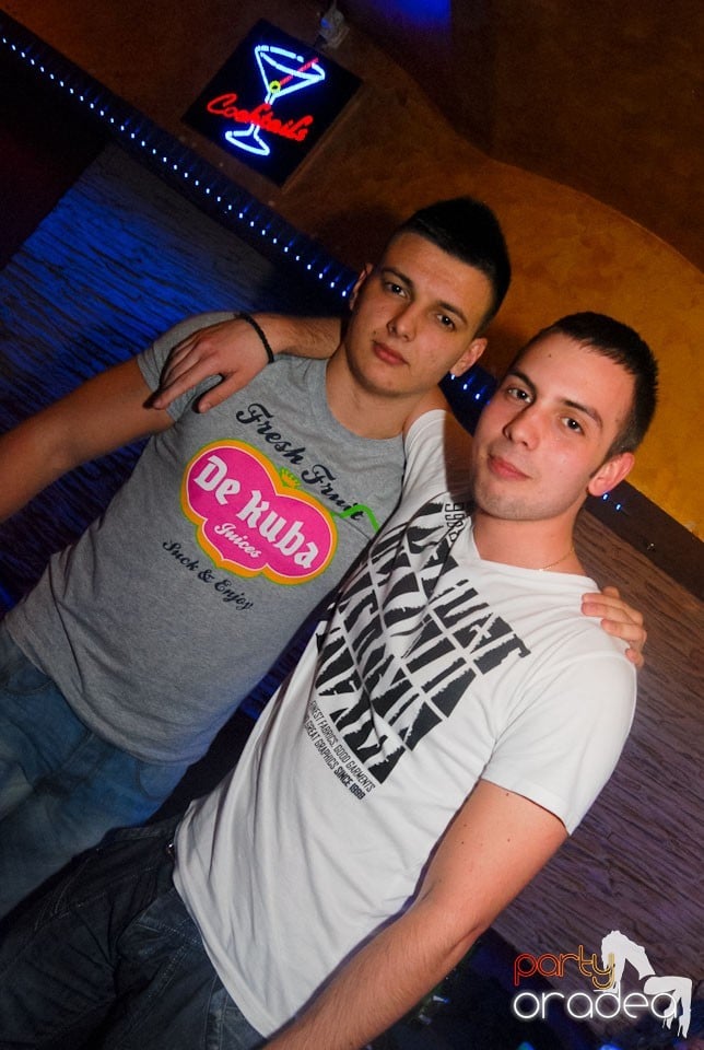 Muzică bună şi fete frumoase în Downtown, 