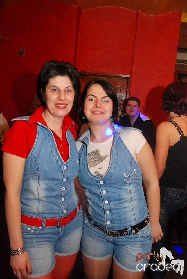 Muzică bună şi fete frumoase în Downtown, 