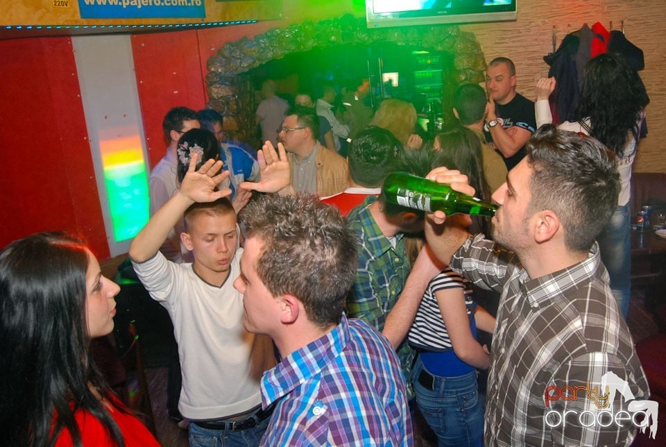 Muzică bună şi fete frumoase în Downtown, 