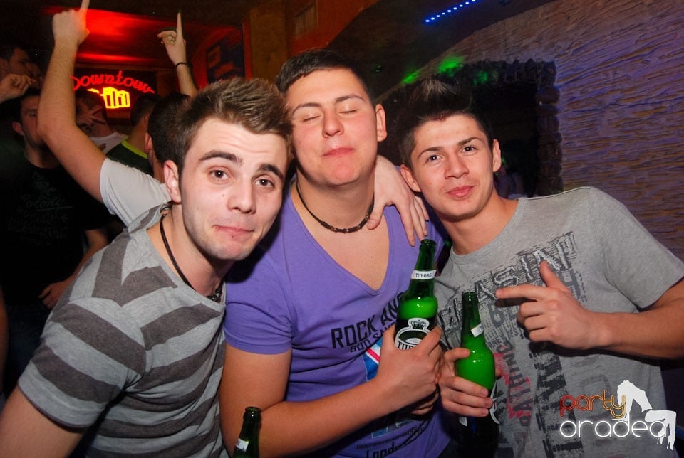 Muzică bună şi fete frumoase în Downtown, 