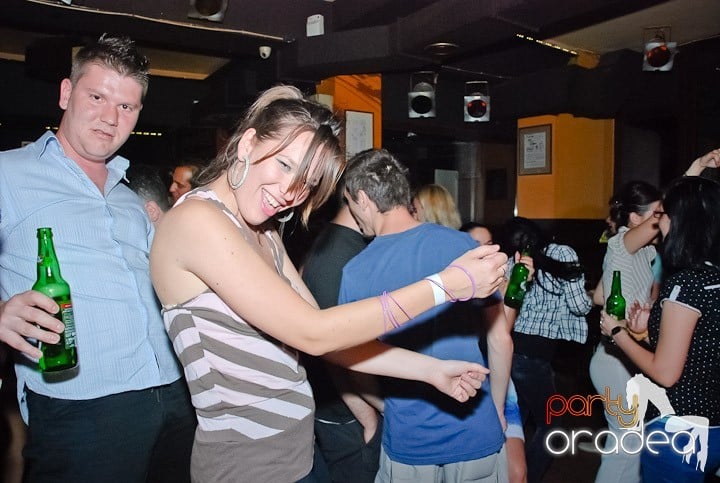 Muzică de petrecere şi voie bună în Lord's, Lord's Pub