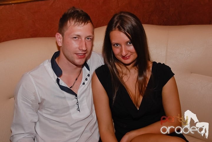 Muzică, distracţie şi voie bună în Club Seven, 