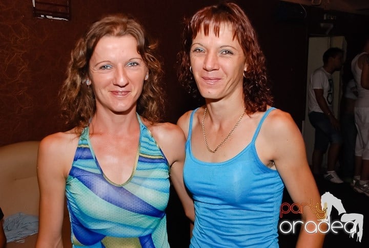 Muzică, distracţie şi voie bună în Club Seven, 