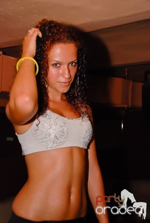 Muzică, distracţie şi voie bună în Club Seven, 