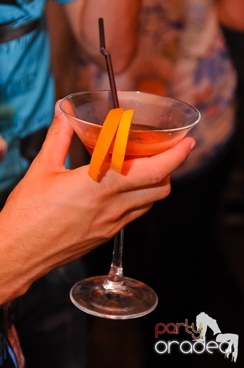 Muzică, distracţie şi voie bună în Club Seven, 