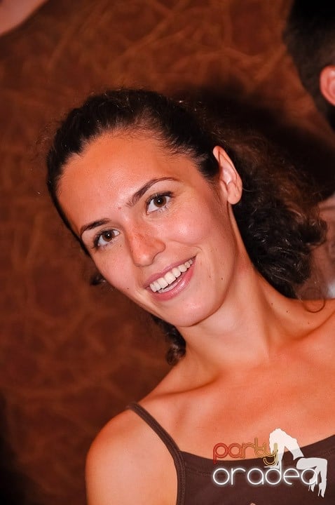 Muzică, distracţie şi voie bună în Club Seven, 