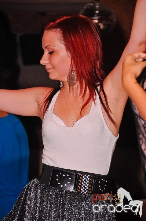 Muzică, distracţie şi voie bună în Club Seven, 