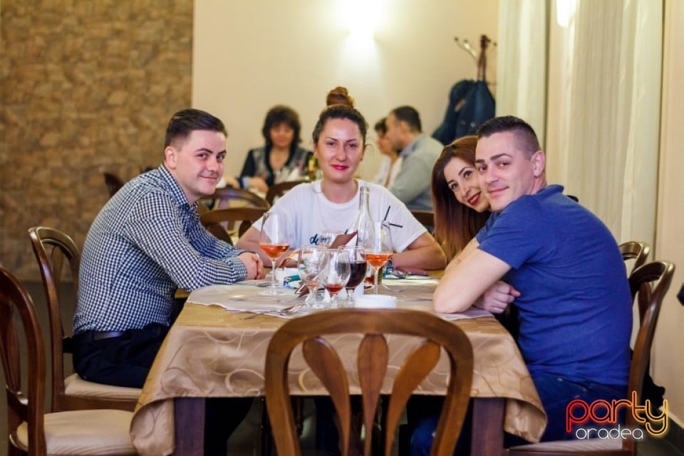 Muzică live în Restaurant Emporium, Restaurant Emporium
