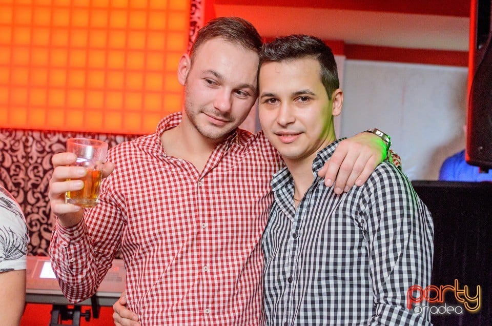 Muzică live la Club Life, 