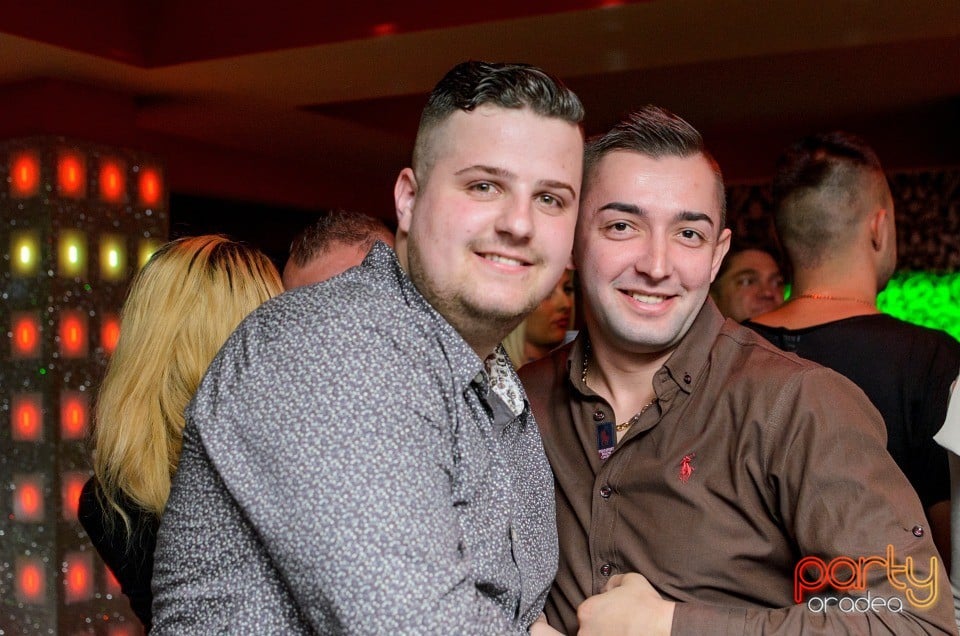 Muzică live la Club Life,