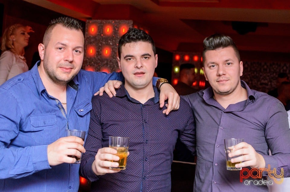 Muzică live la Club Life,