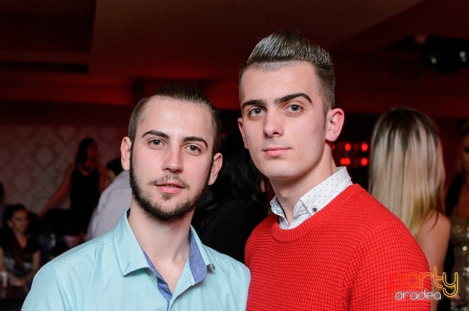 Muzică live la Club Life,