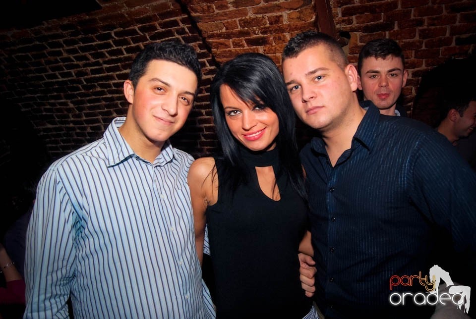 Muzică şi dans în Club Escape, 