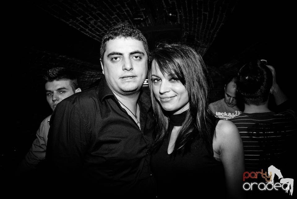 Muzică şi dans în Club Escape, 