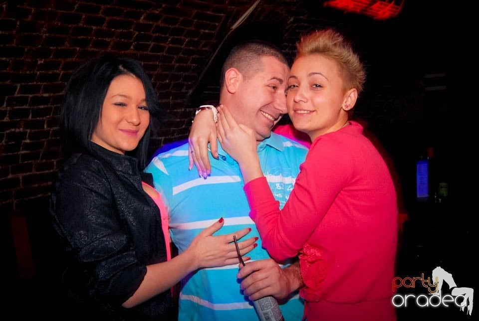 Muzică şi dans în Club Escape, 