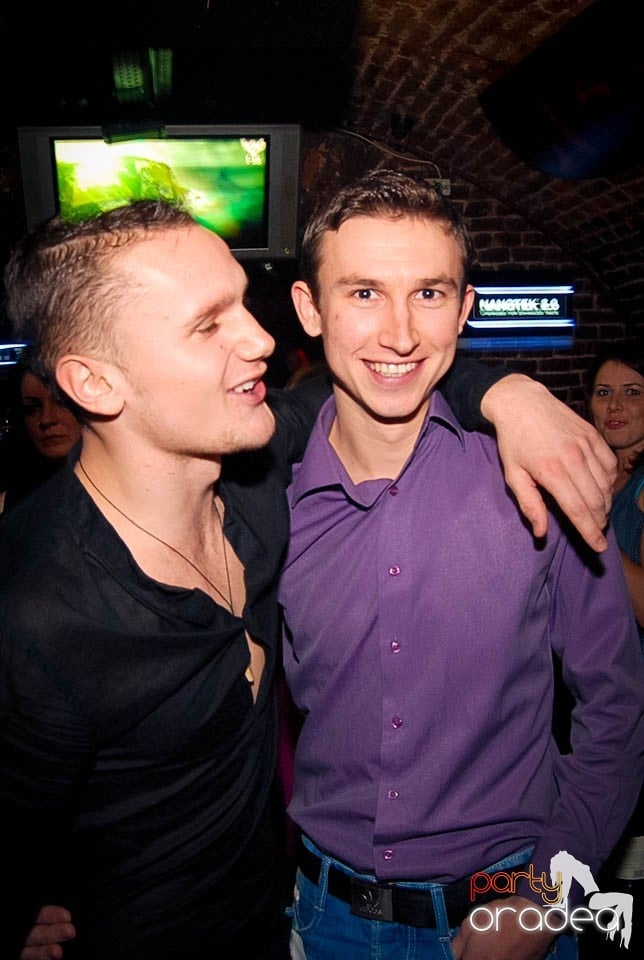 Muzică şi dans în Club Escape, 