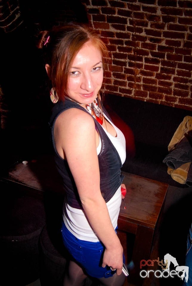 Muzică şi dans în Club Escape, 