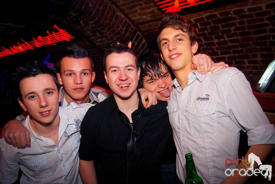 Muzică şi dans în Club Escape, 