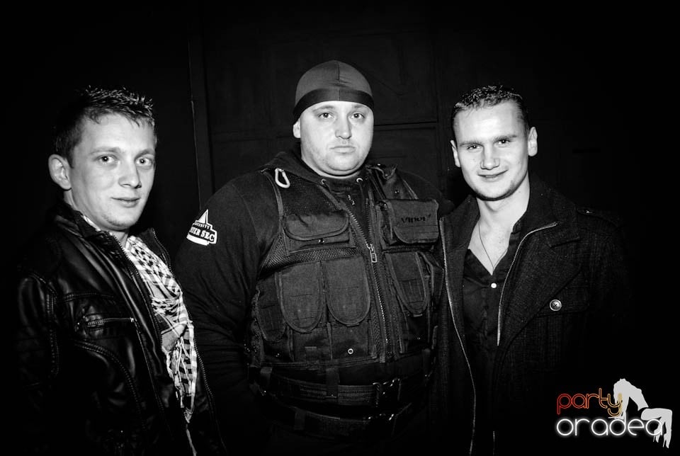 Muzică şi dans în Club Escape, 