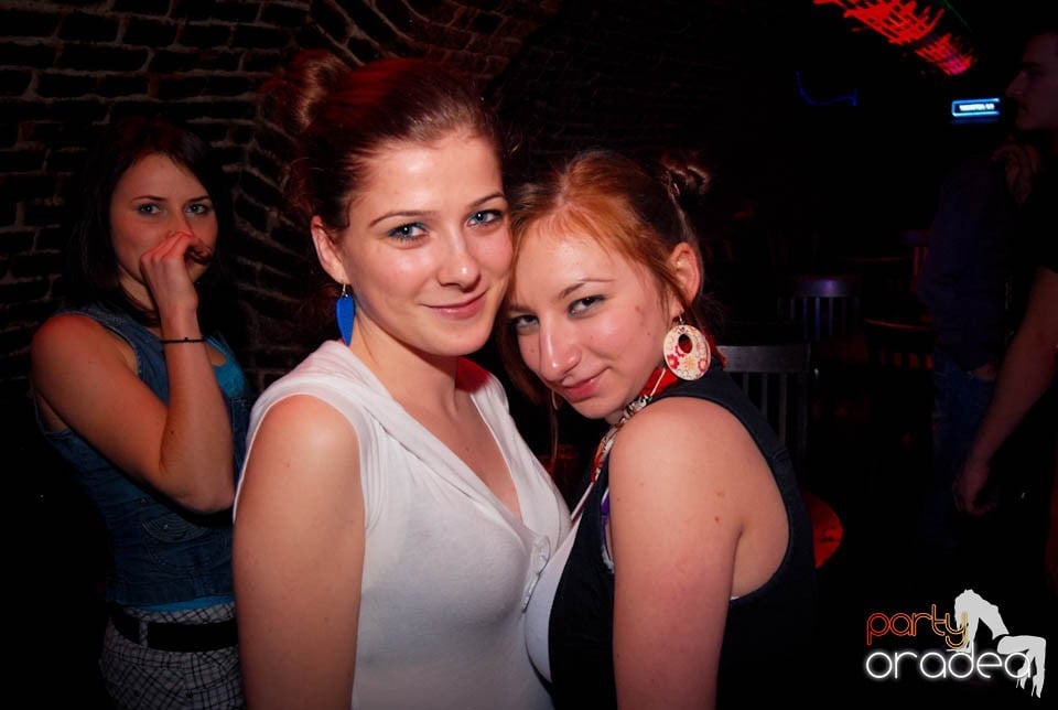 Muzică şi dans în Club Escape, 