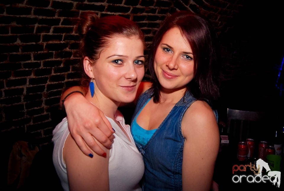 Muzică şi dans în Club Escape, 