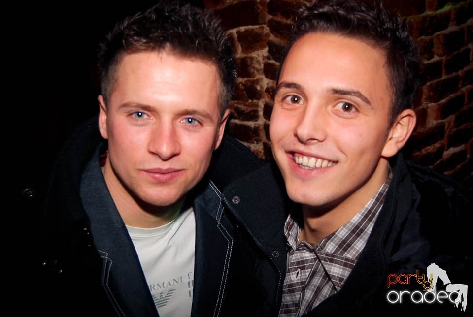 Muzică şi dans în Club Escape, 