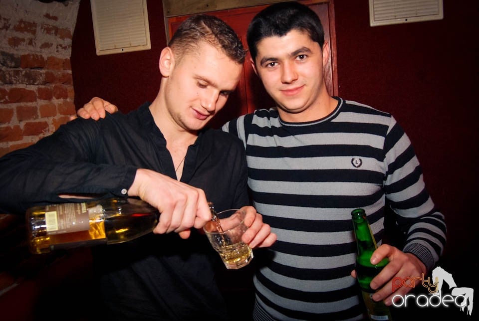 Muzică şi dans în Club Escape, 