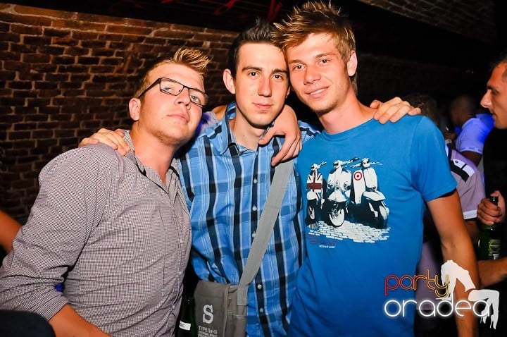 Muzică şi dans în Escape, 