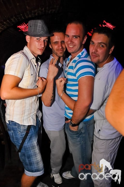 Muzică şi dans în Escape, 