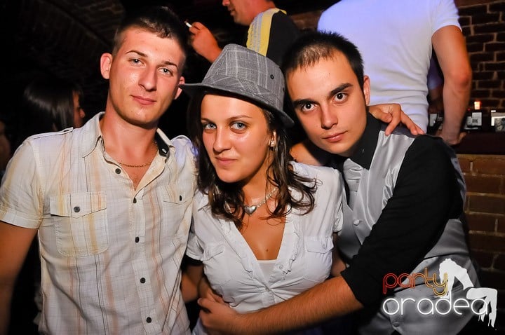 Muzică şi dans în Escape, 