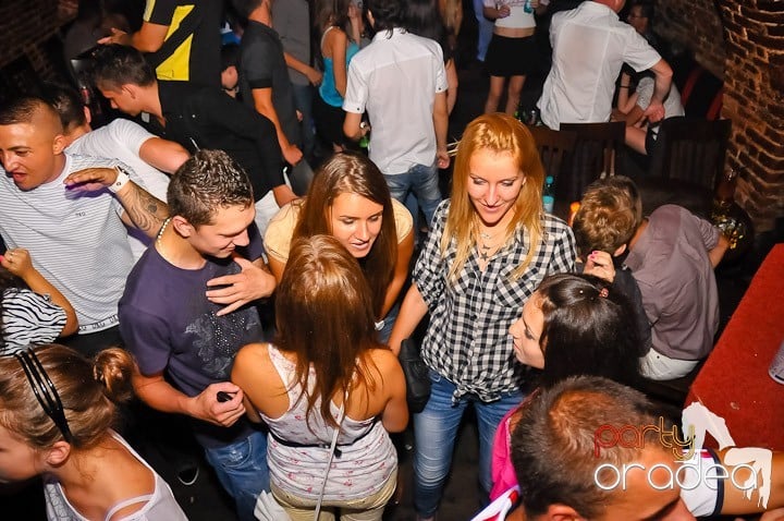 Muzică şi dans în Escape, 