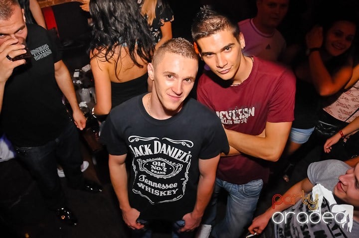 Muzică şi dans în Escape, 