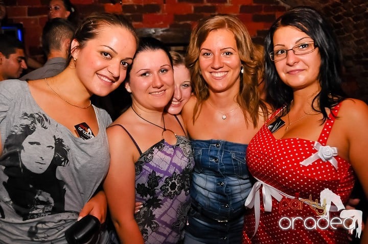 Muzică şi dans în Escape, 