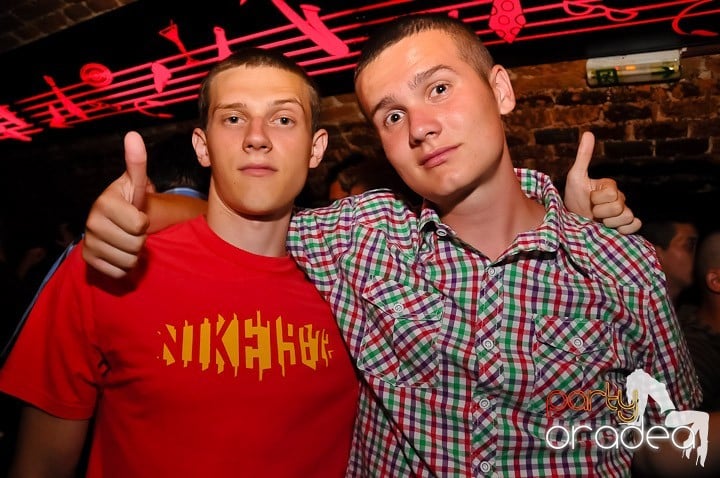 Muzică şi dans în Escape, 